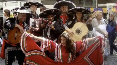 Prachtig aanzoek met Mexicaanse muziek